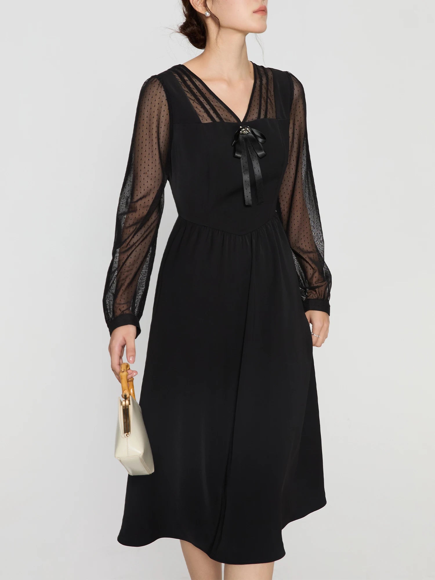 Vestido de Manga Longa com Detalhes em Tule